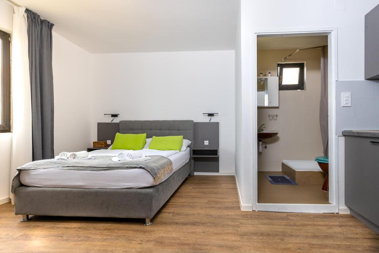 Apartments Dida Sime Starigrad Paklenica Eksteriør billede